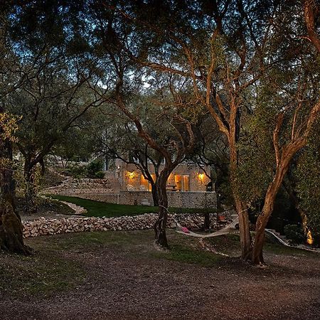 Mavres Luxury Studio Agios Matthaios  Exterior photo
