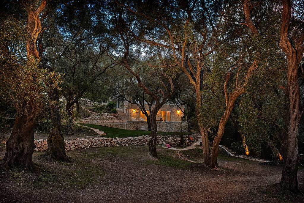 Mavres Luxury Studio Agios Matthaios  Exterior photo