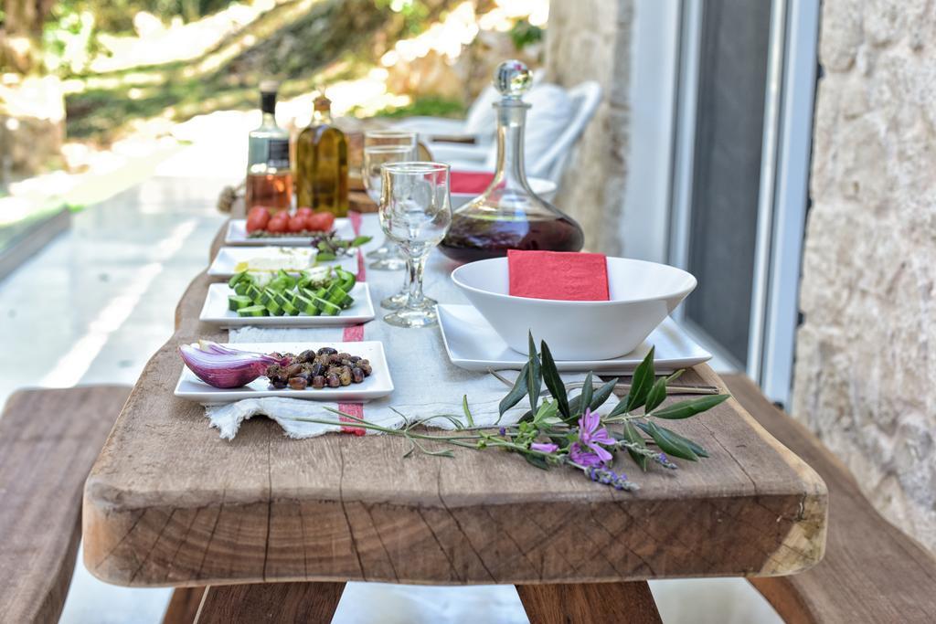 Mavres Luxury Studio Agios Matthaios  Exterior photo