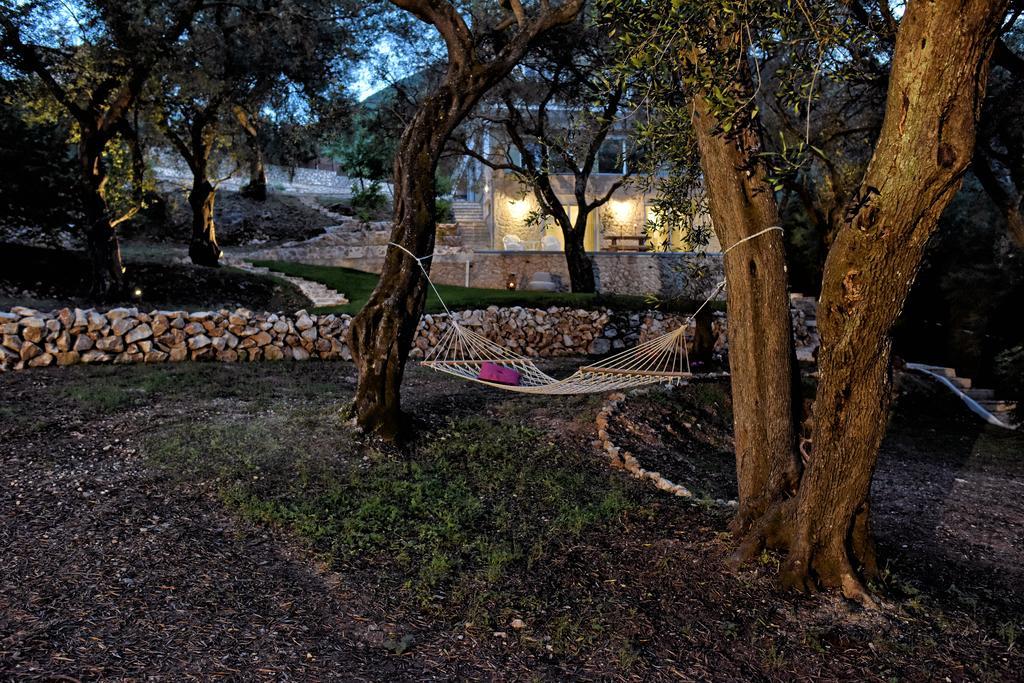 Mavres Luxury Studio Agios Matthaios  Exterior photo